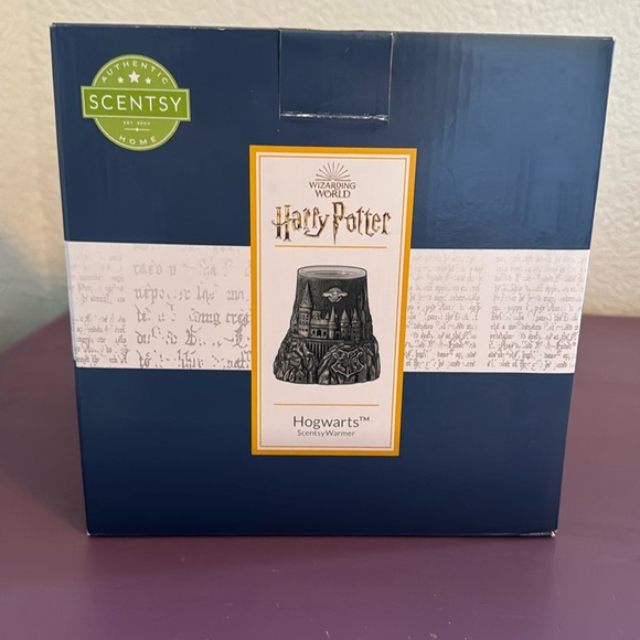 Harry Potter Hogwarts Scentsy Warmer - Picture 2 of 9